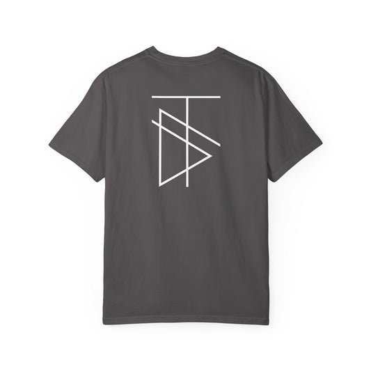Minimalist T-shirt by Trinsi in white on Graphite. Soft, garment-dyed cotton